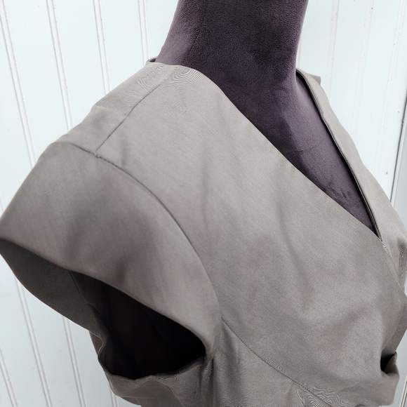 NWOT Worthington Dress 12 Sheath Short Cap Sleeve Twill VNeck Stretch Tan Career - Picture 5 of 16